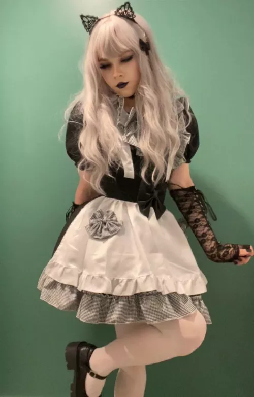 Feeling like wearing my maid dress again🖤