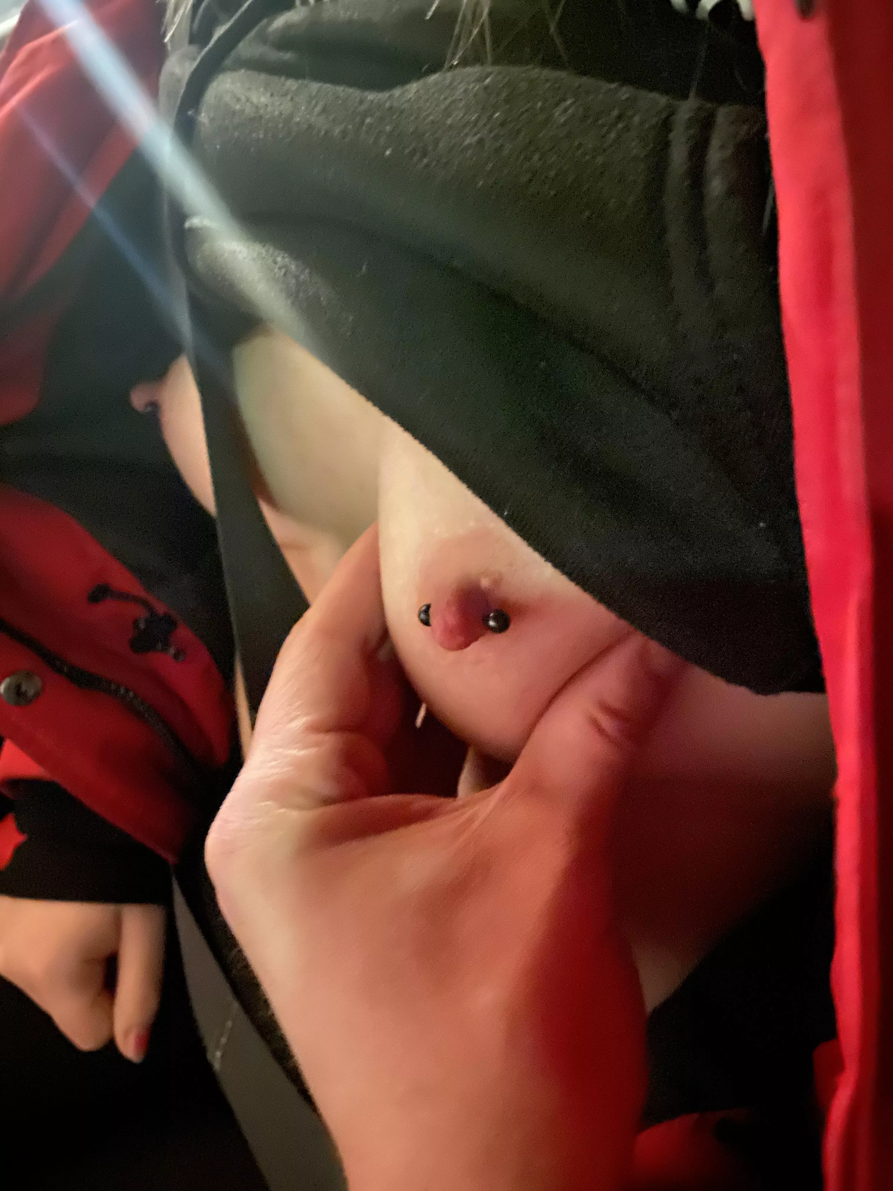 Finally got a picture of me being groped in the back of an Uber 😈