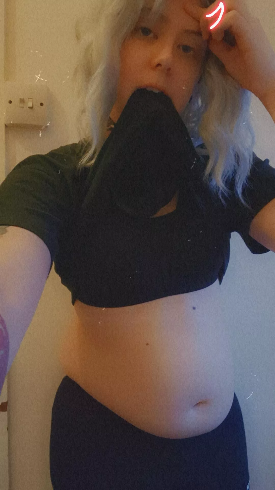 first face reveal! considering doing stuffing video calls or live content, dm if interested !