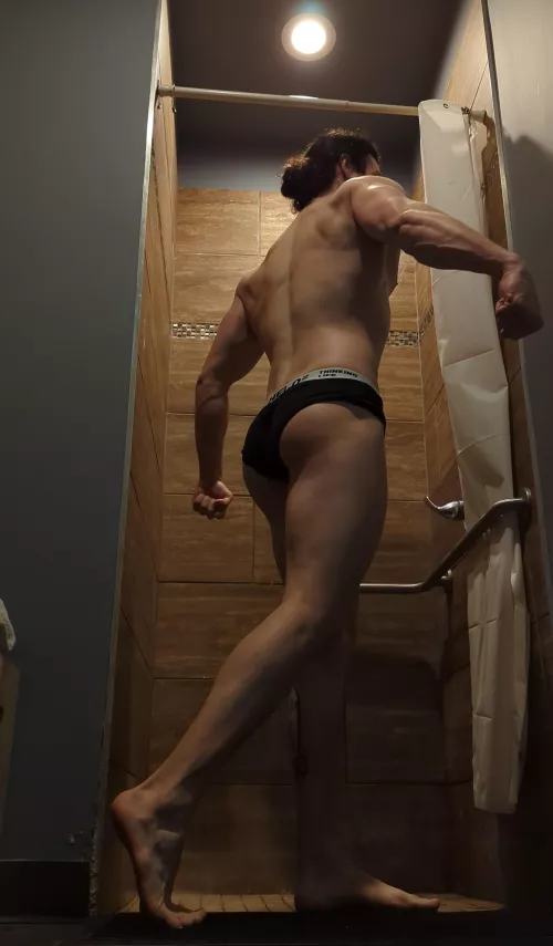 Flexing for you turns me on