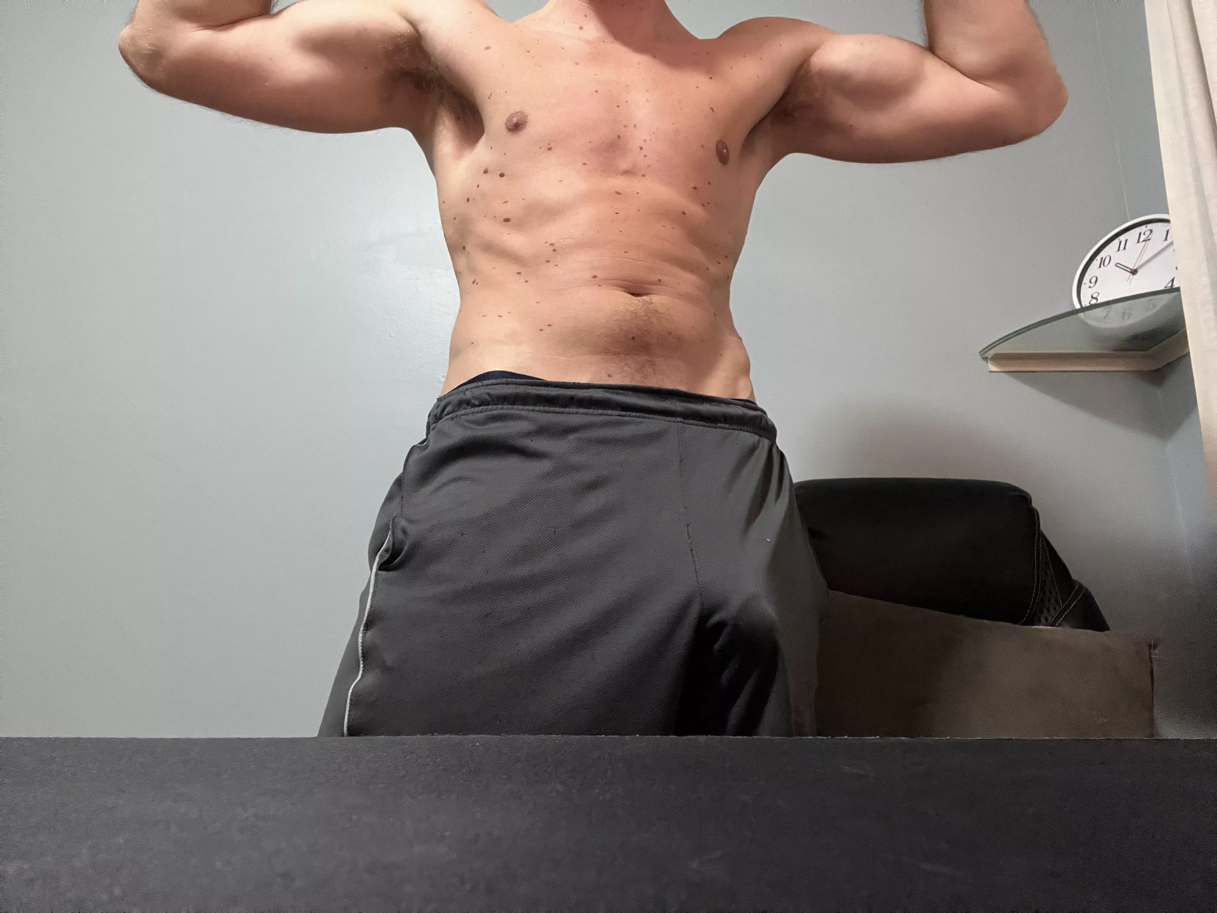 Gamer, pits, and bulge. Smash.