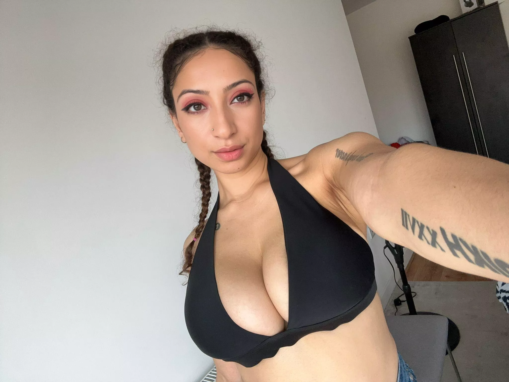 Going out for gym wanna cum