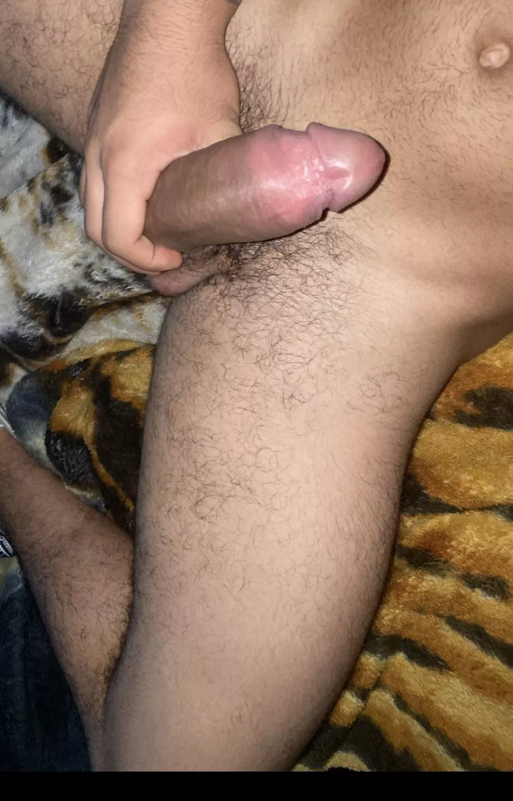 horny as fuck dm cocks and ass🤤
