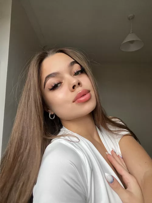 I am an example for pretty brunettes, am I?