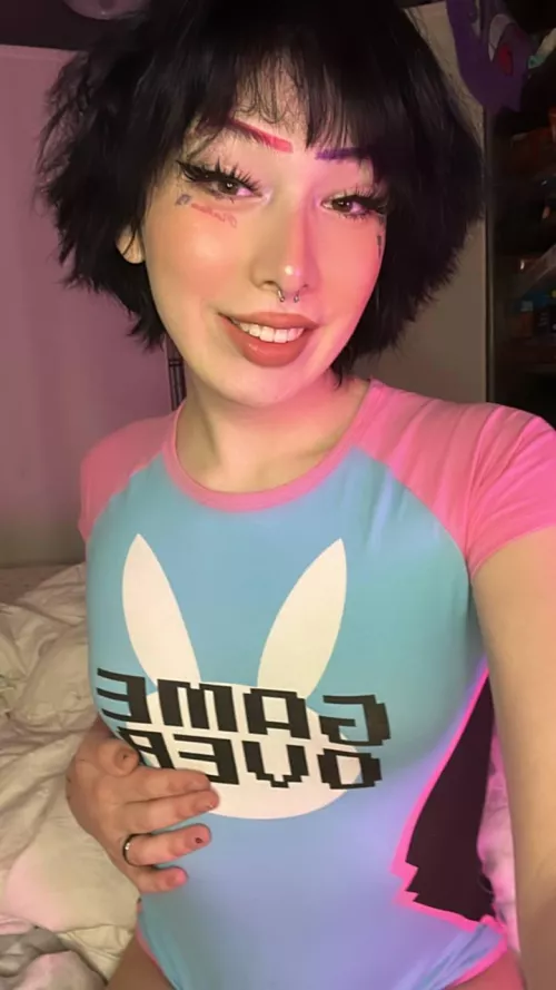 I can wear this all day, loving the color combination.