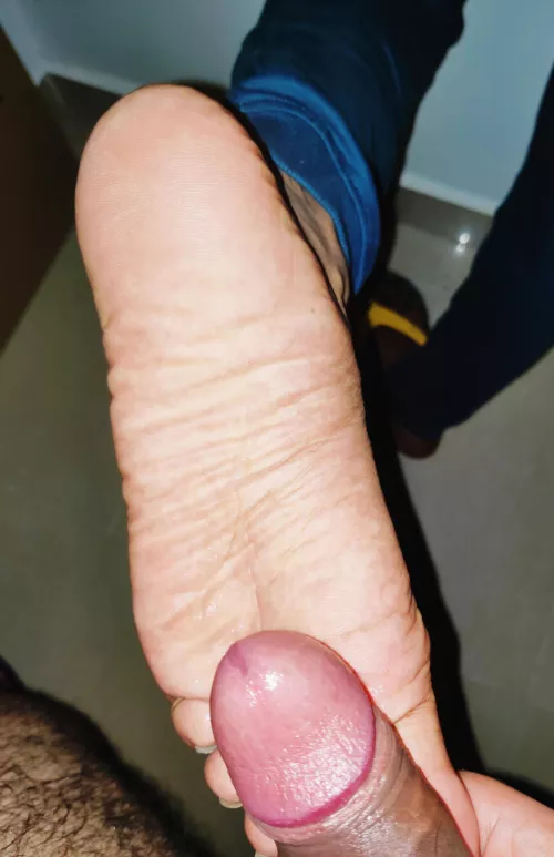 I finally gave in, pointed my soles up while standing for him to get off🐾🙈