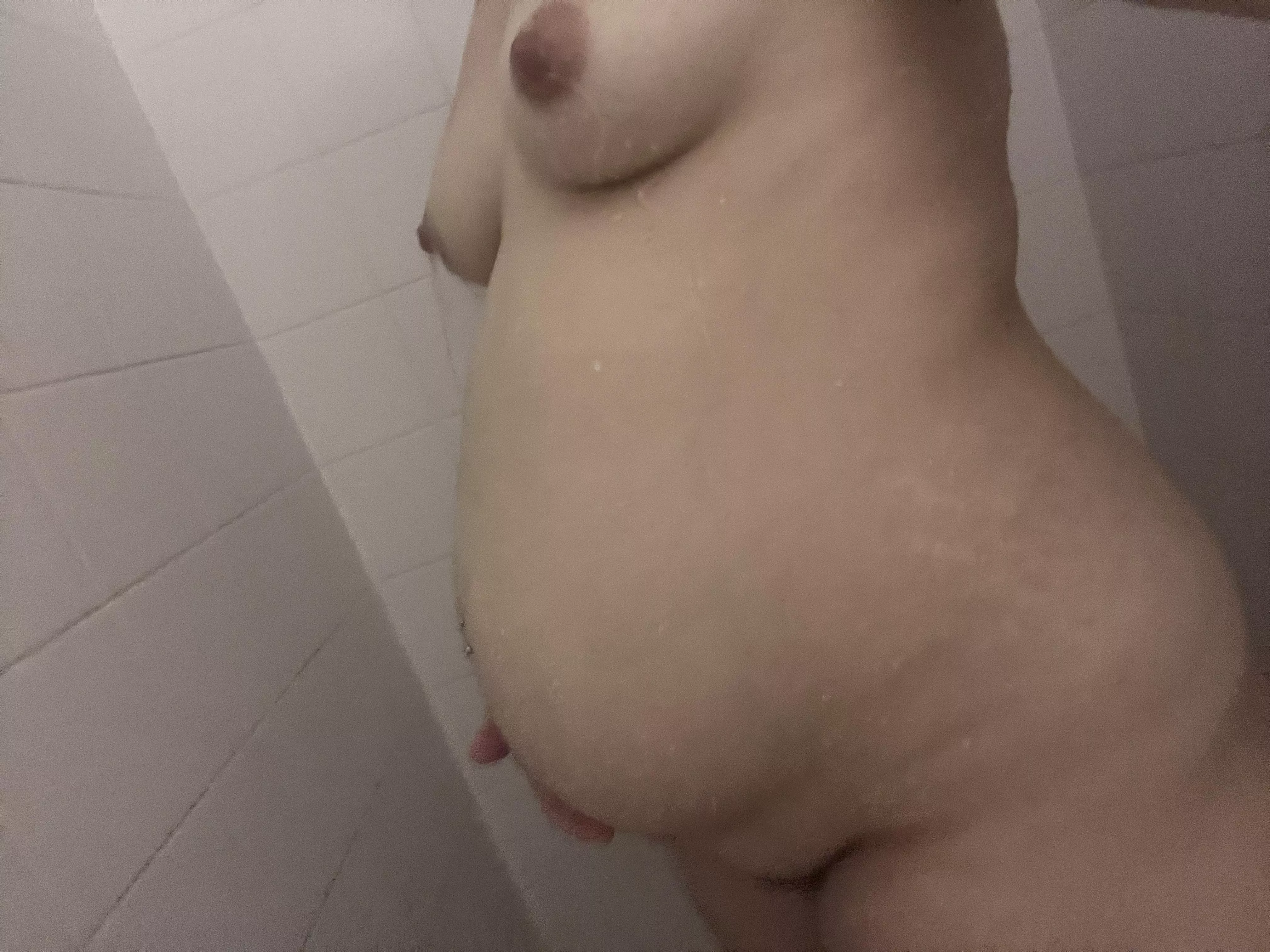 I love my pregnant body 🤭