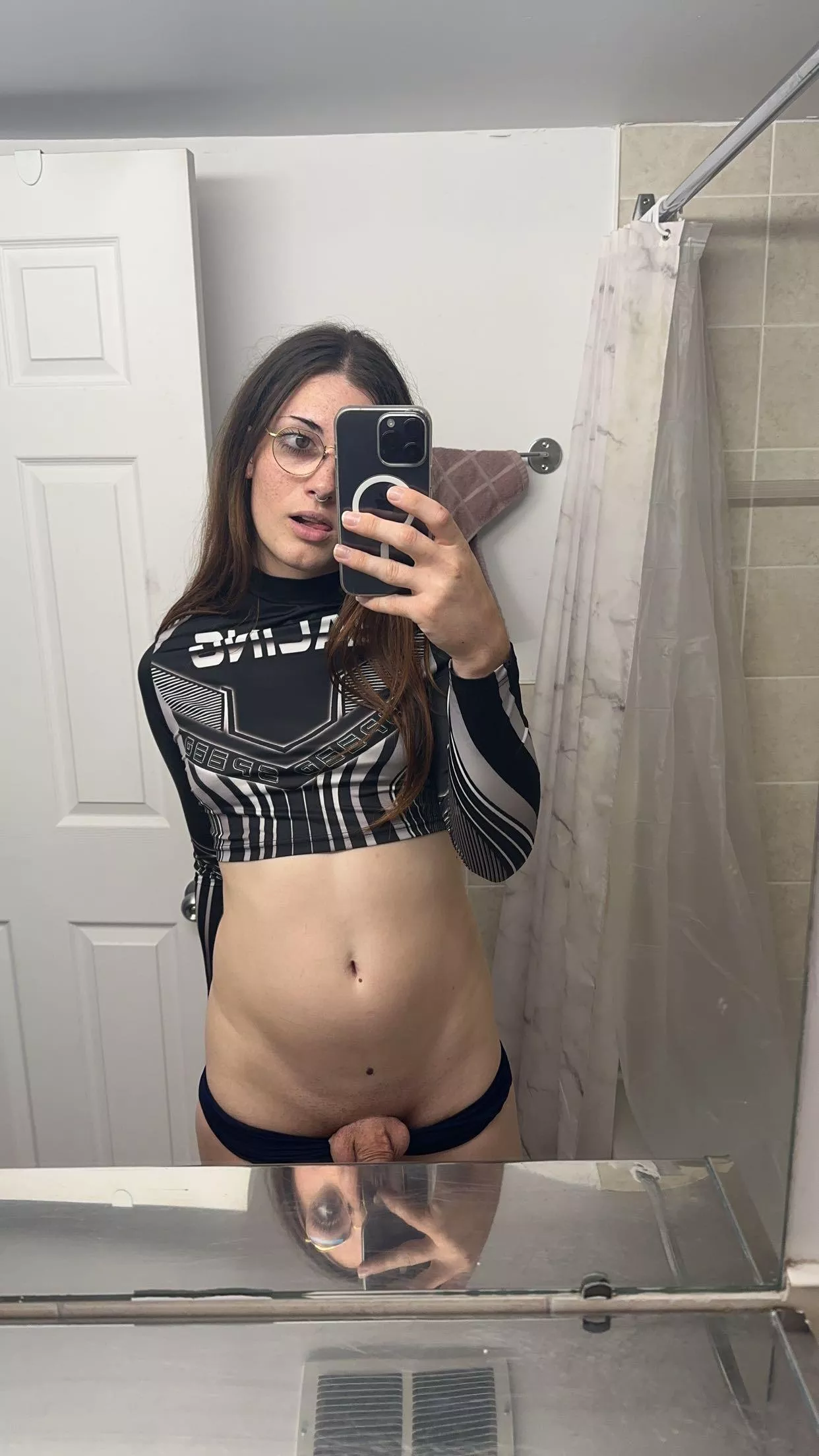 I want some mirror couple pictures, any volunteer?