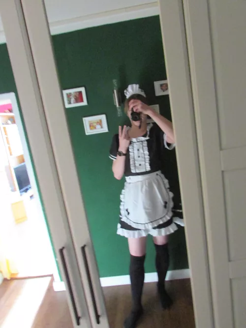 I was bored again. So I dressed up do confuse the delivery man :3