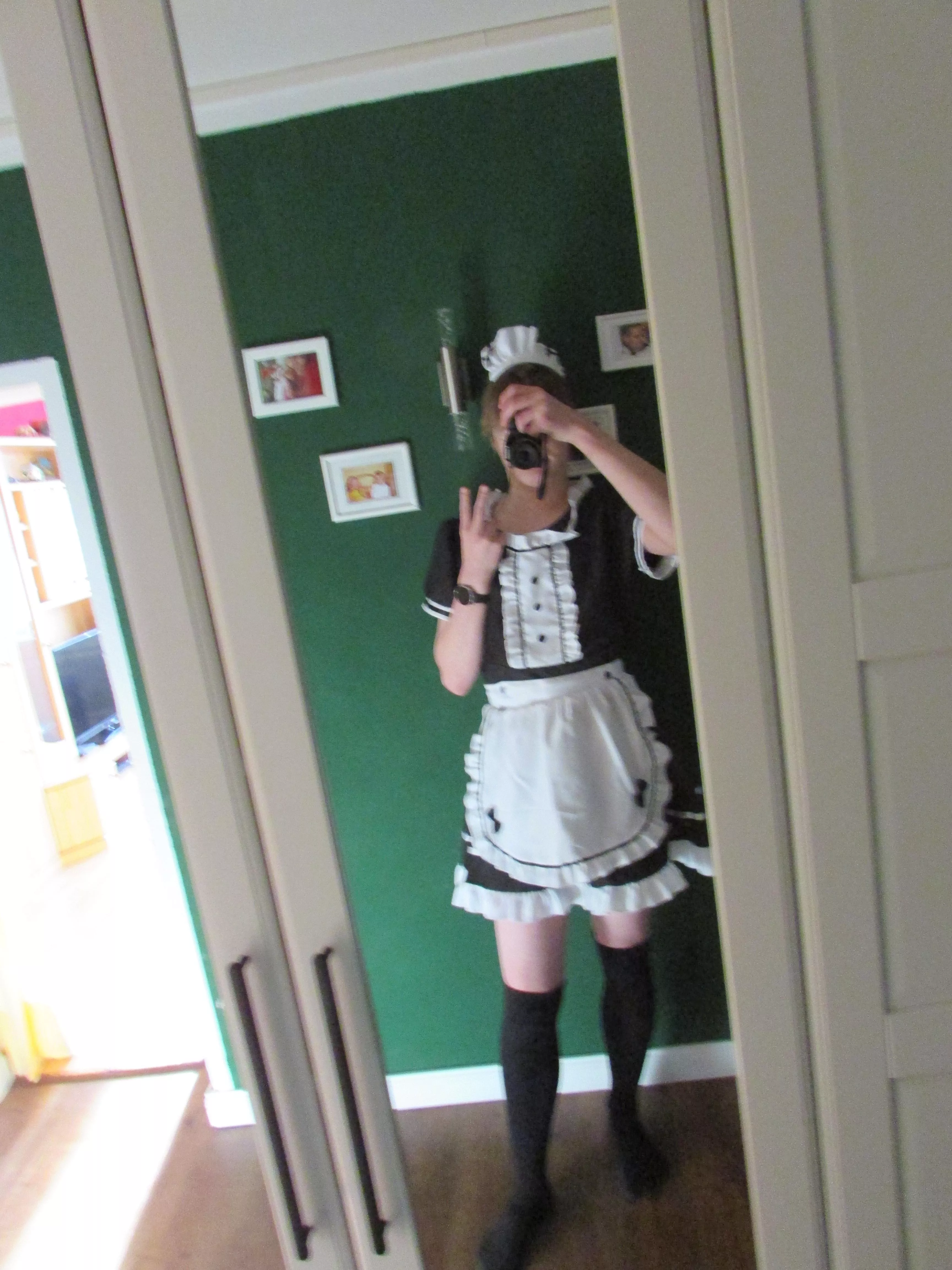 I was bored again. So I dressed up do confuse the delivery man :3
