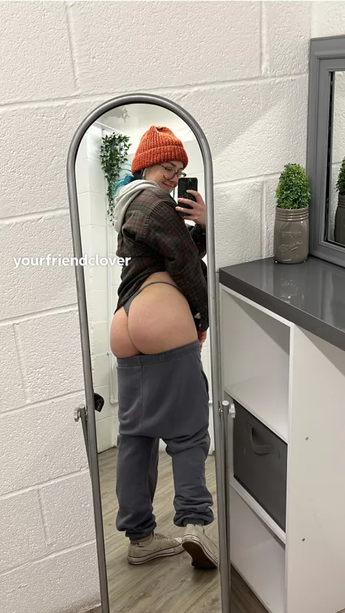 Late night gym bum selfie