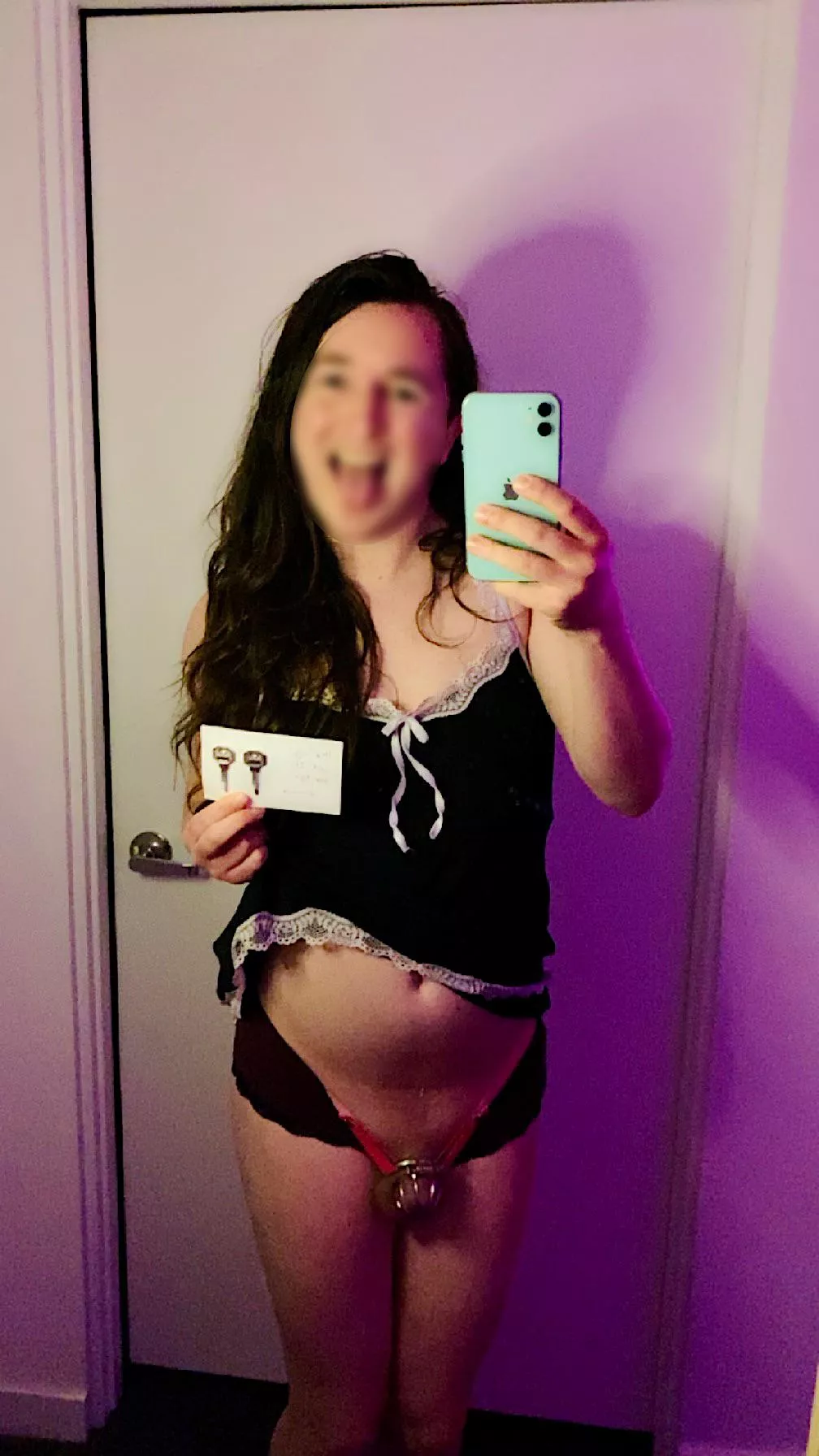 My keys were finally delivered back to me today!! 5 days after dropping them off 👀🙈 I’ve gotten so comfortable in my cage though… wondering what I should do with my keys now… 🤭