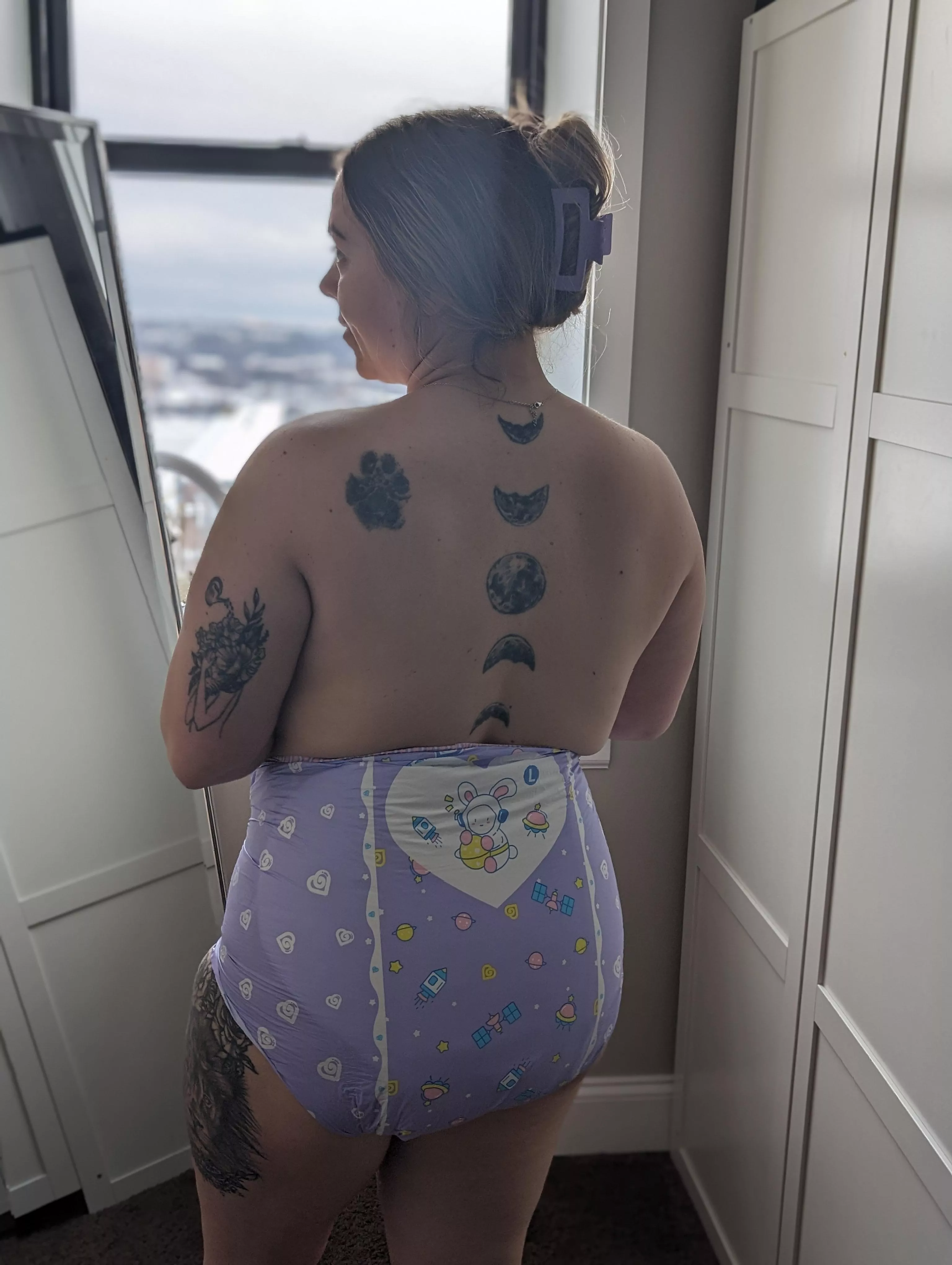 Never hurts when the hairclip matches the diaper! 🪮