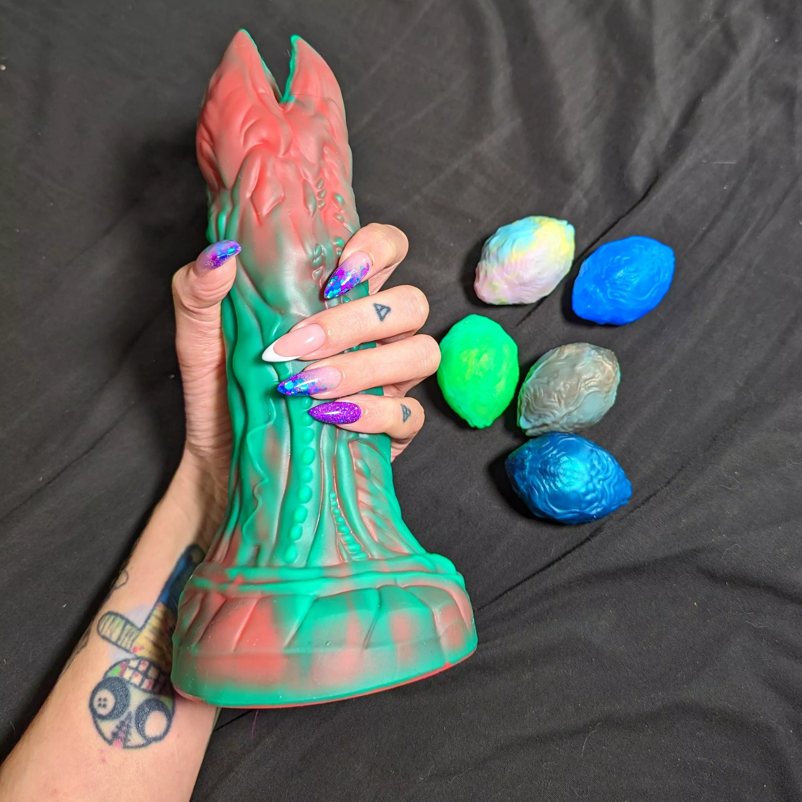 New nails and a new toy hehe