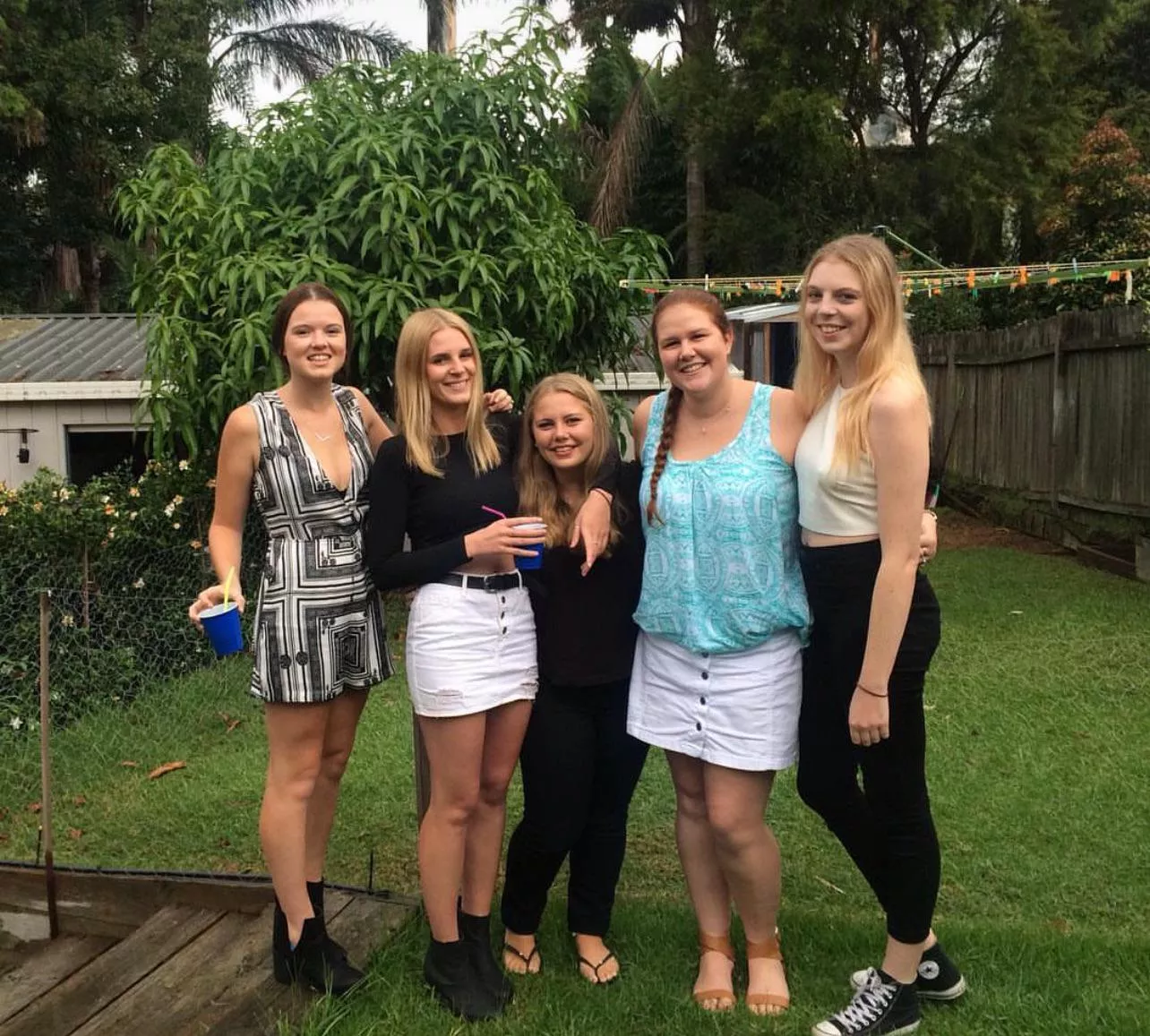 Smiling Aussie girls