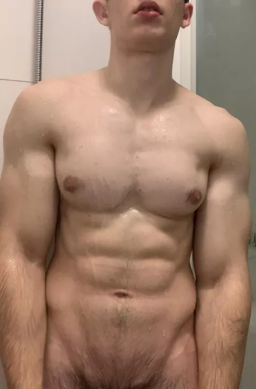 Sniff my pubs in the shower 😏💦