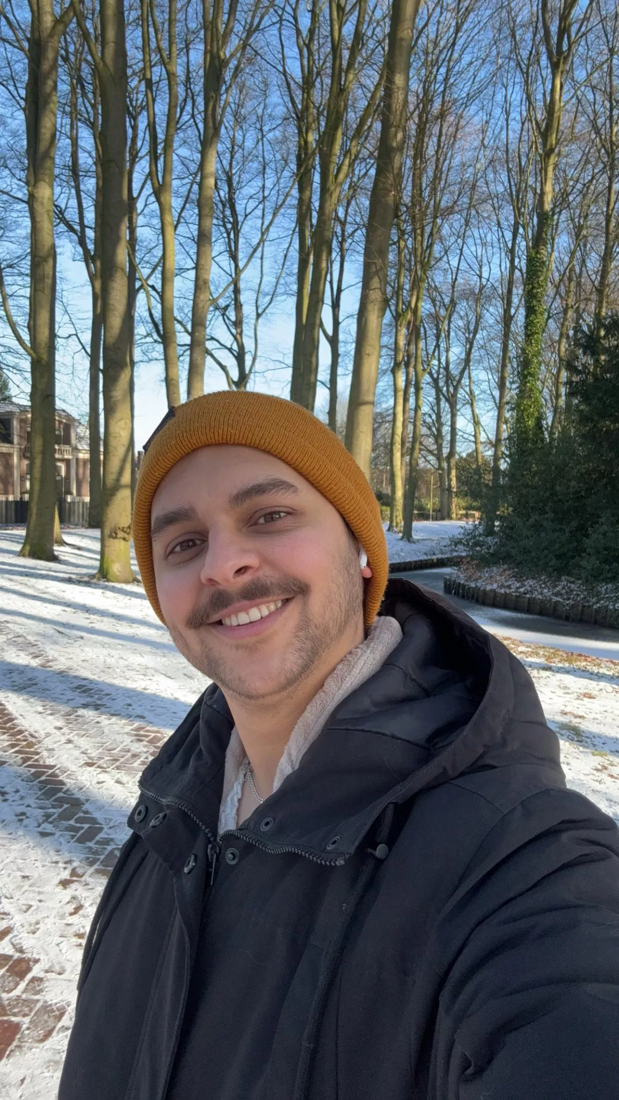 Snow reflects the sunlight just perfectly 😁