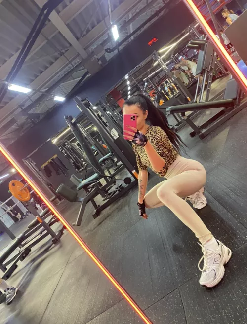 the cutest girl in the gym