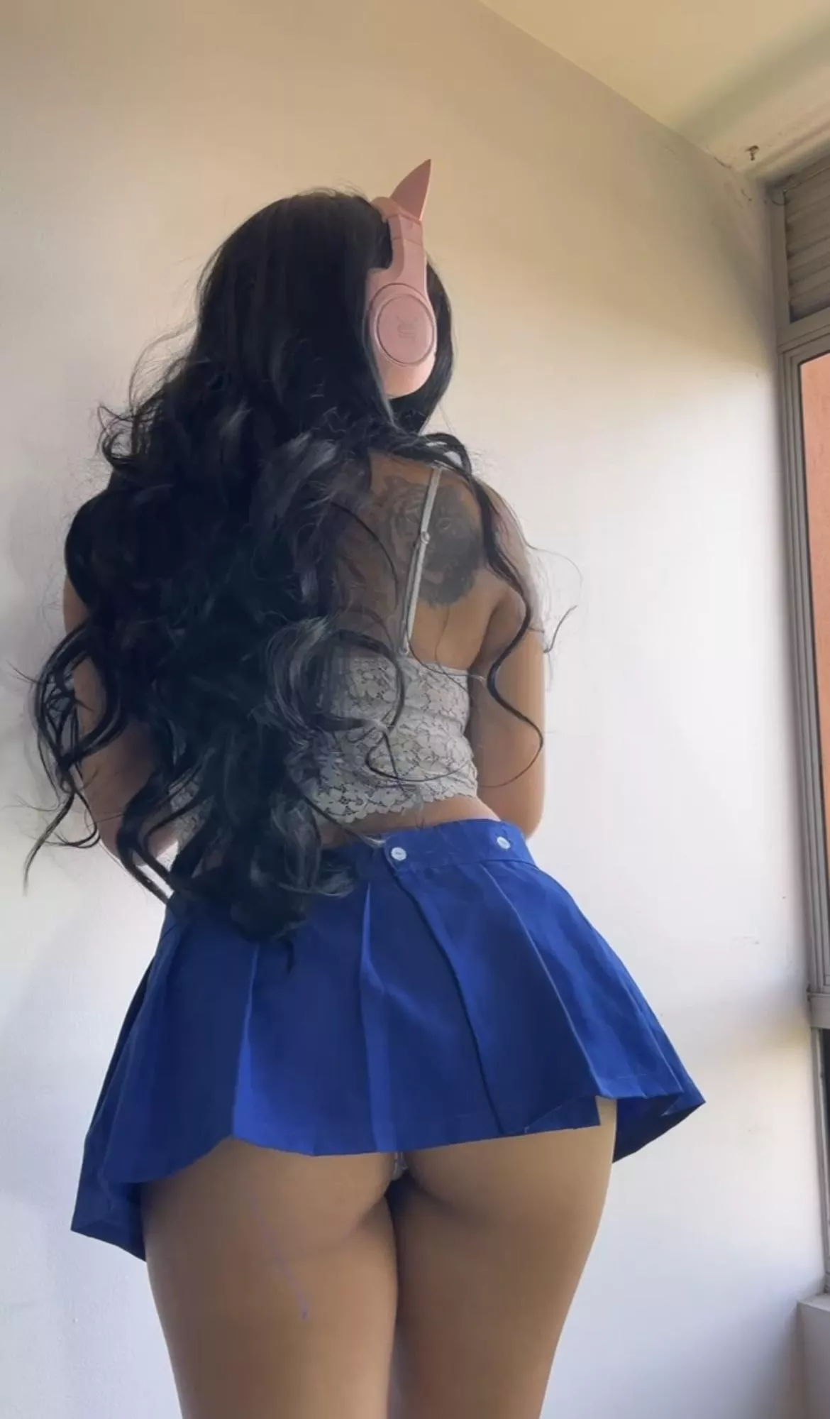 This skirt makes my ass pop
