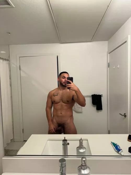 Wanna grab my abs or my dick?🍆🍫🤔