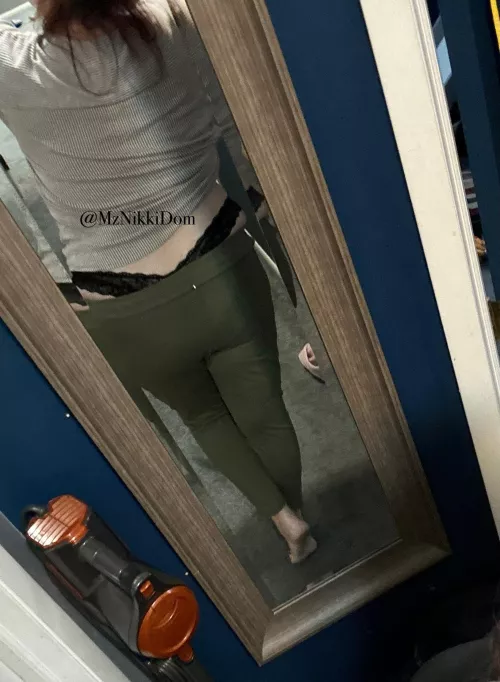 Who says curvy babes can’t wear thongs🥵Hold on tight💕