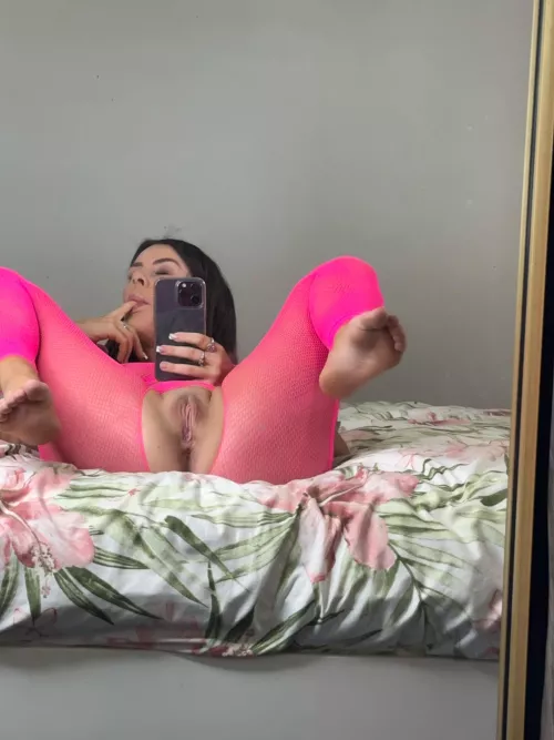 Would you jerk off at work if I texted you pics of my pussy