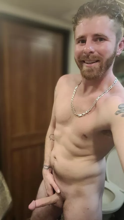 Your average low quality after shower selfie😅