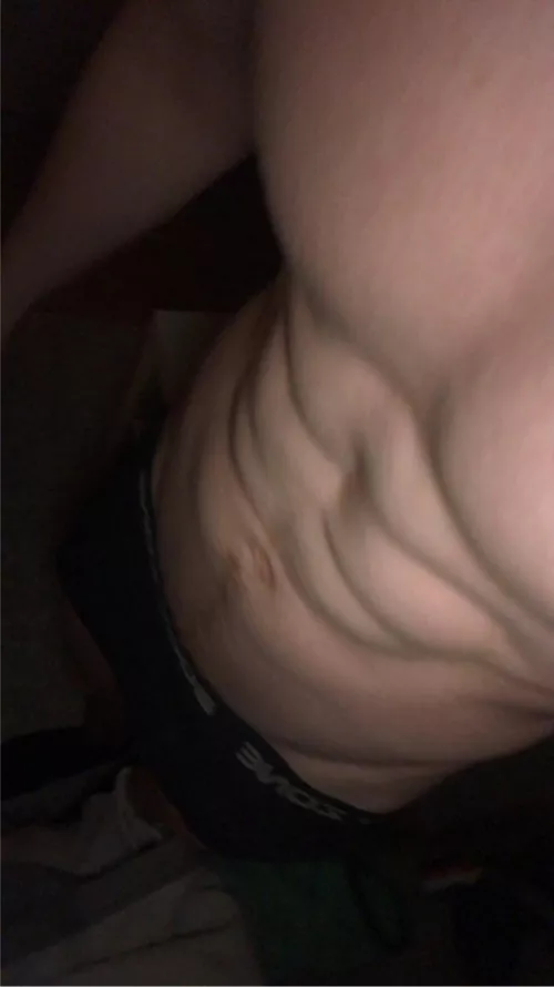 18 from sweden looking for hot dudes. hmu with face @shoomo_1