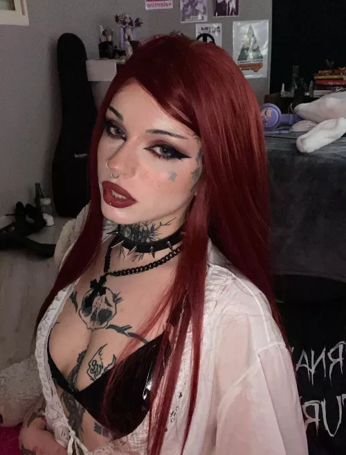 19 and newly single, who's into vamp girls