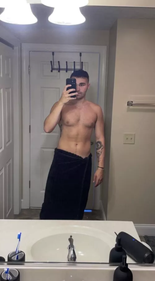 23 college. Muscular or hung guys add: mtl3002