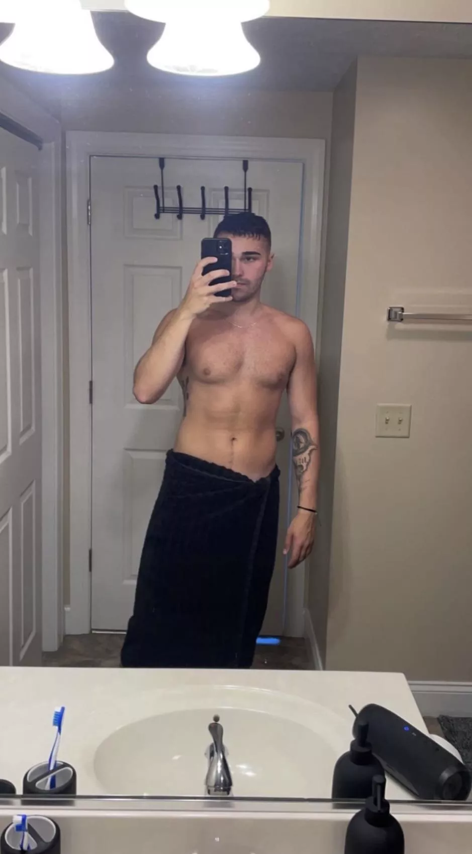 23 college. Muscular or hung guys add: mtl3002