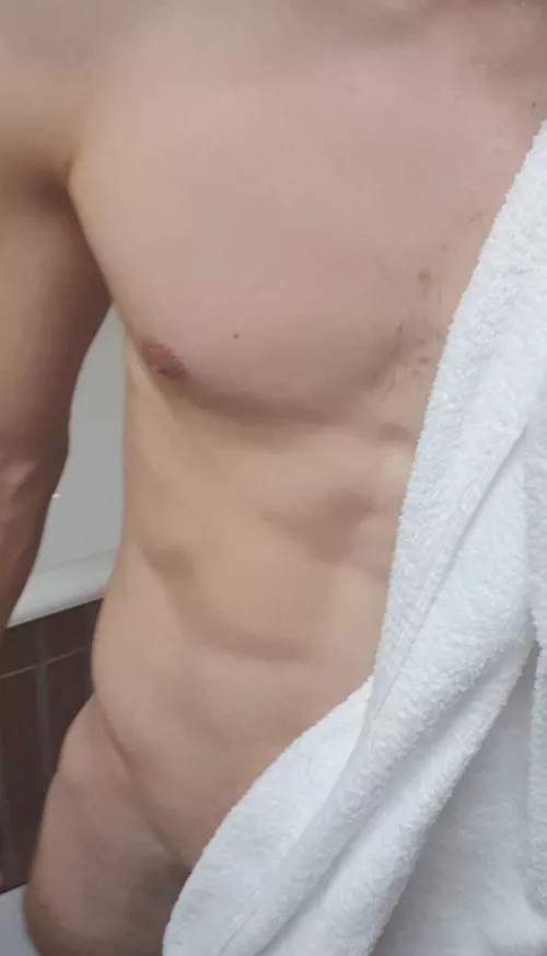 24 Anyone fit or muscular wanna chat with me and have fun. Add my instagram: batica_gym99