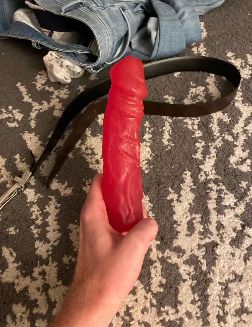 [24] slim & kinky sub boy. Love to deepthroat my dildo.. add 👻 paulmaaler and send me asl :)