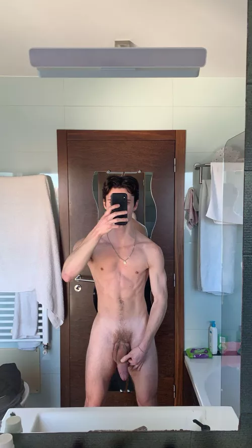 27 looking for fit dudes who show face. Dm me with pics. Vers+