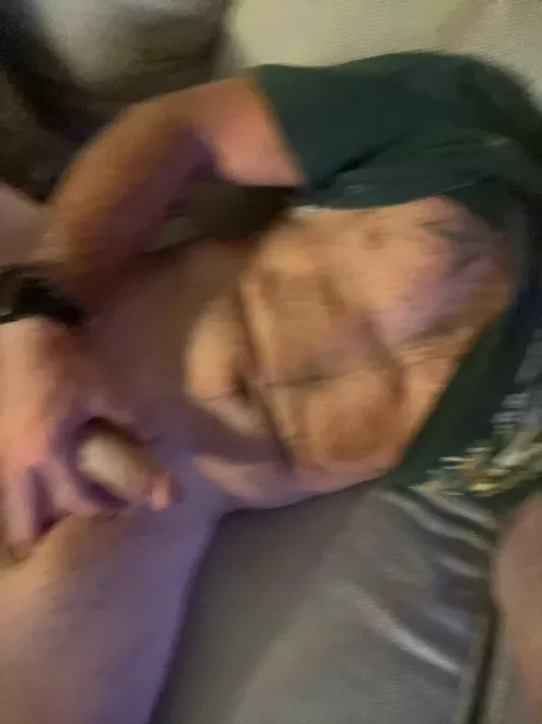 38m bored dad looking for a cute boy to play with!! Can_bl22