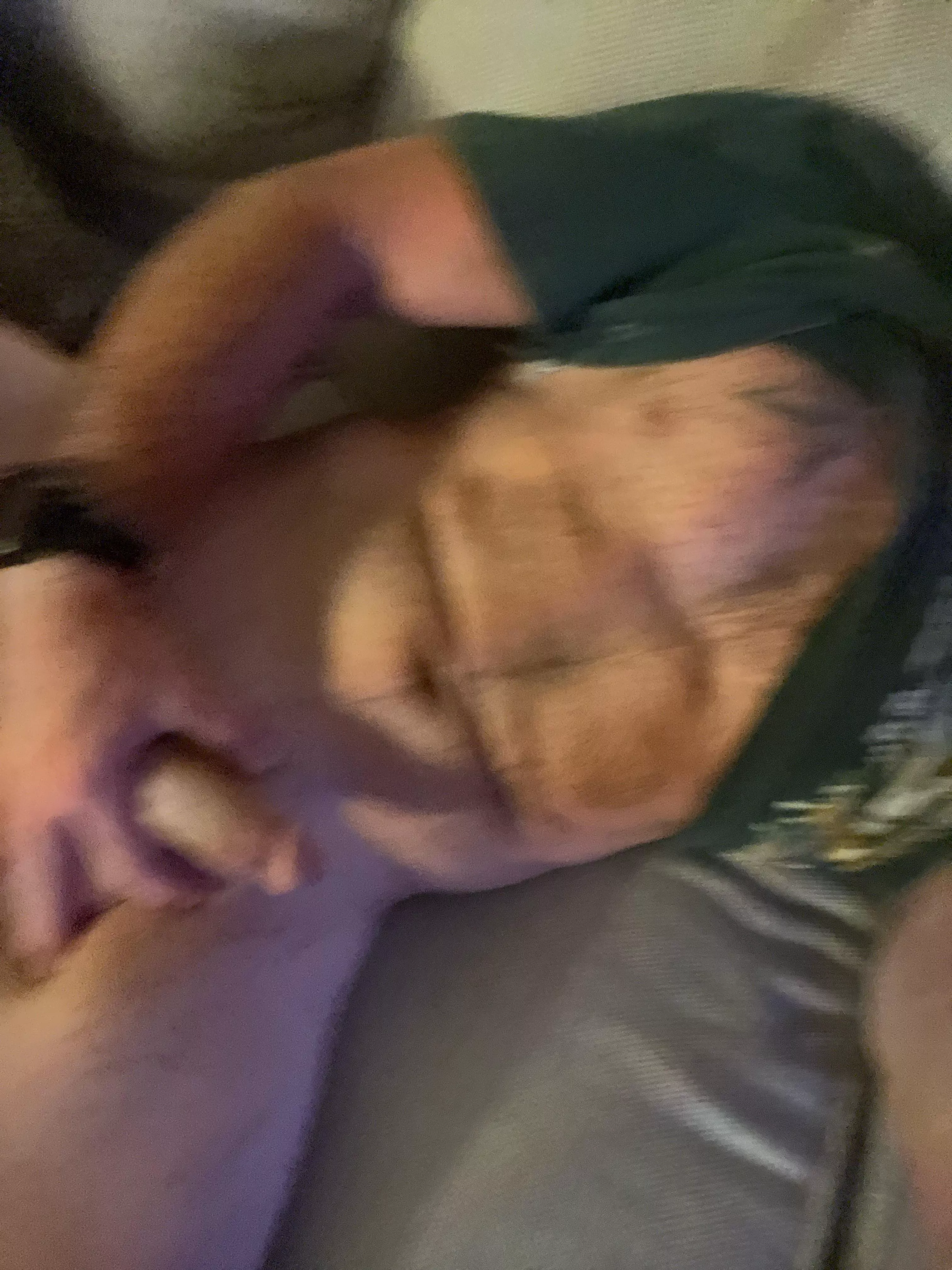 38m bored dad looking for a cute boy to play with!! Can_bl22