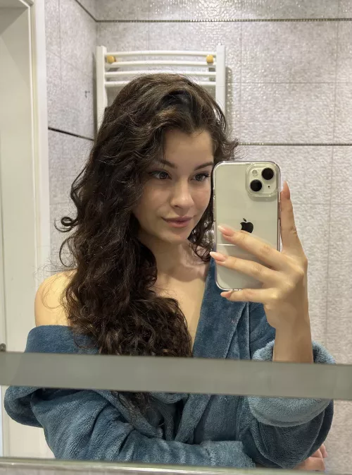 Any older men here that want to fuck me raw