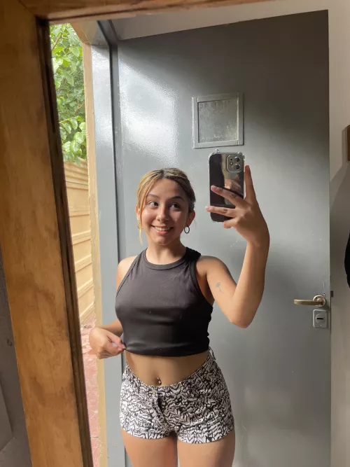 Anyone to kiss my belly? 😇