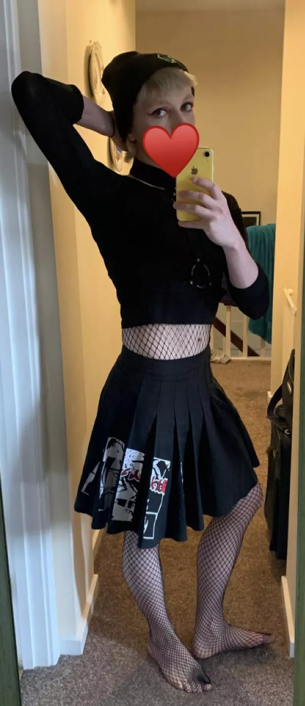 Anyone wanna go to a gig x 😶 I am a bit fragile is all 😅