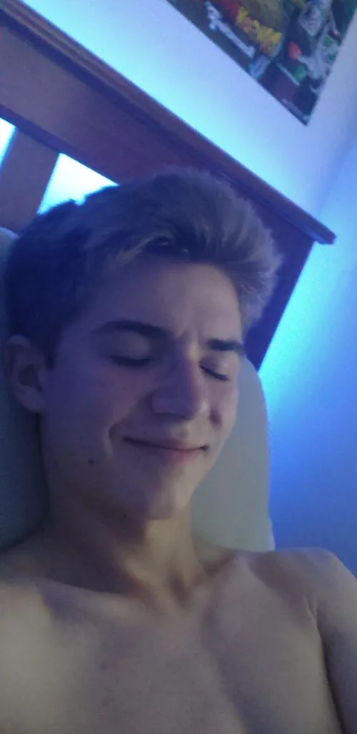 Anyone wanna learn to play pal world together while we get to know each other