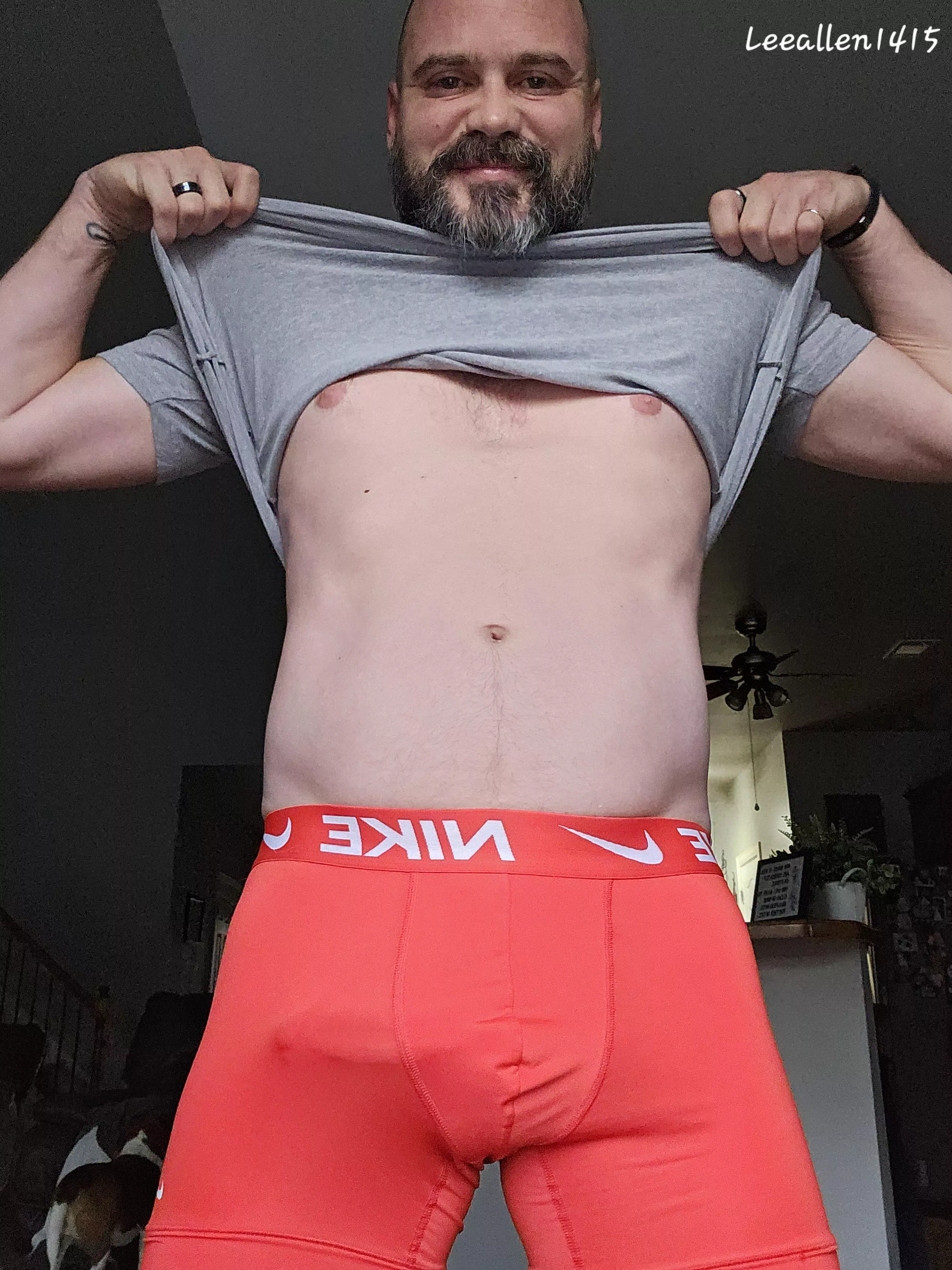 Beard fact #19: 92% of women studied found that sitting on a bearded man's face for 20 mins a day is fucking fabulous 😋