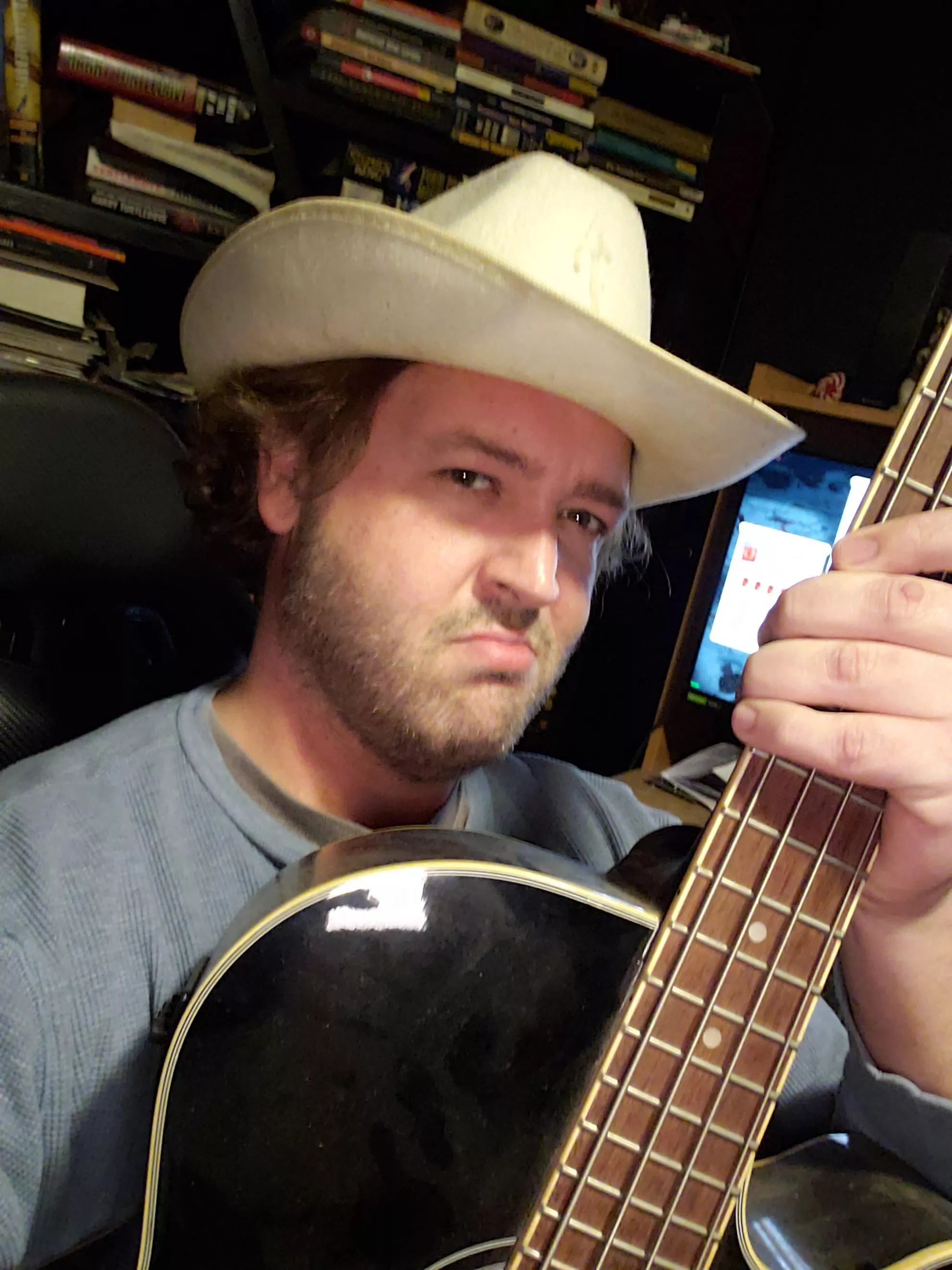 Bi guy checking in, happy Sunday