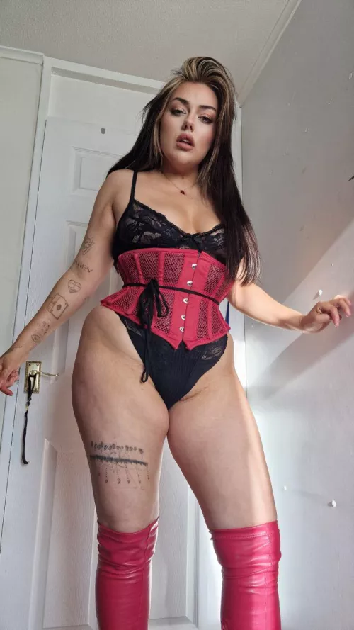 Big hips, small waist 😉