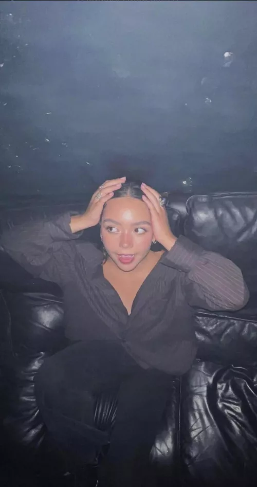 Boyfriend: “go sit on that casting couch” 🤣🤣💀didn’t know until after this pic, rude bf! Won’t let dad see this haha