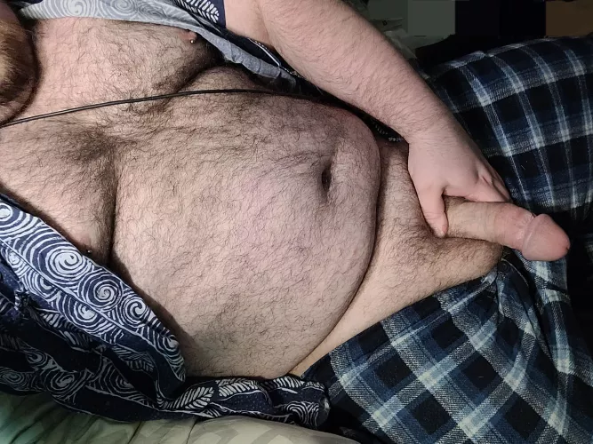 Chilling at my desk, but no one is under here😈🤔🍆