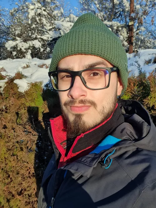 Cozy up boys, it's slippery out there! 🤍❄️