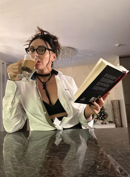 Don't make my pussy wait for your tongue