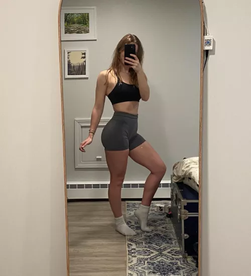 [F]eeling hot in my gym clothes ;)