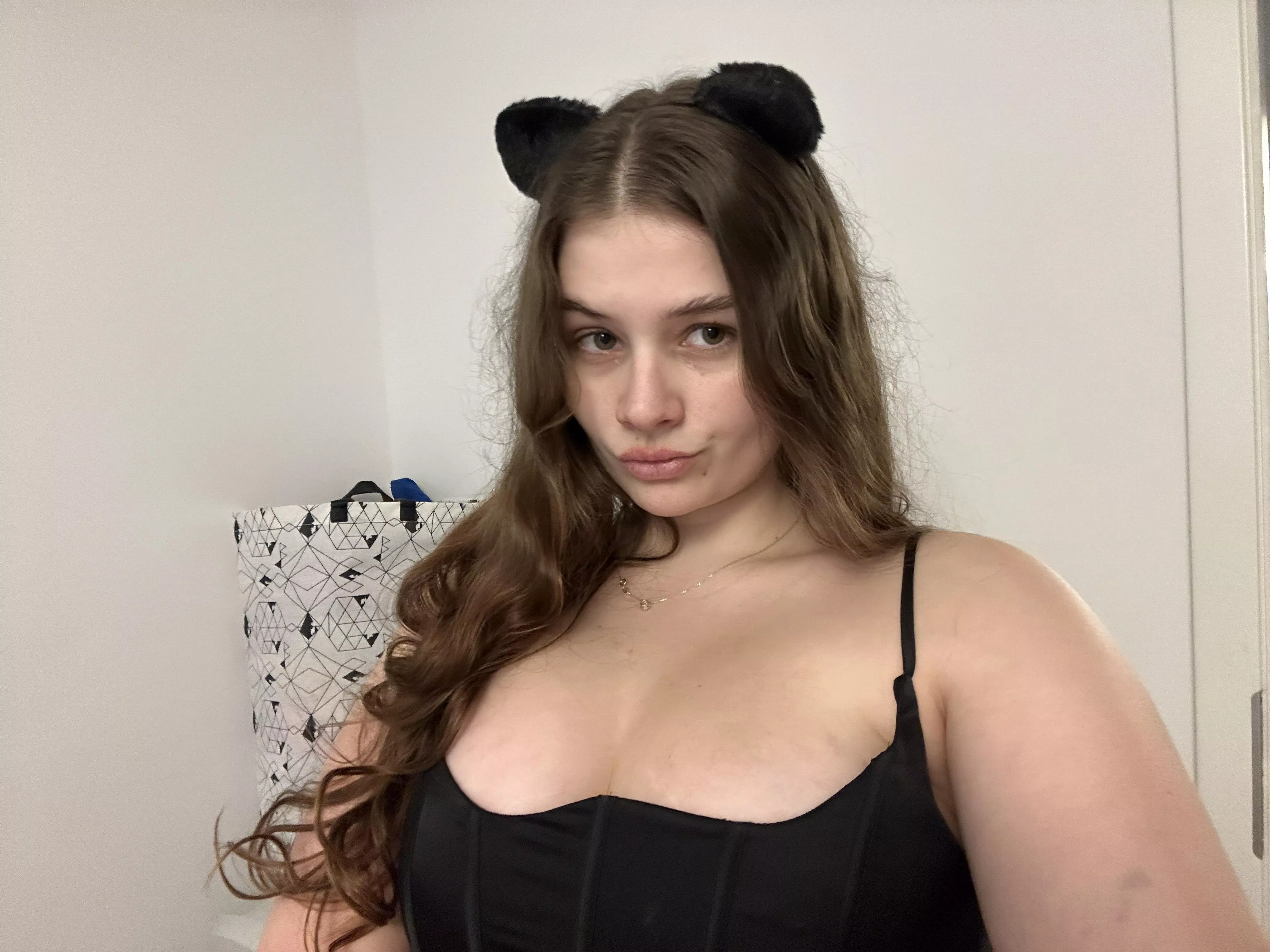 I hope you are into curvy 19yo cats