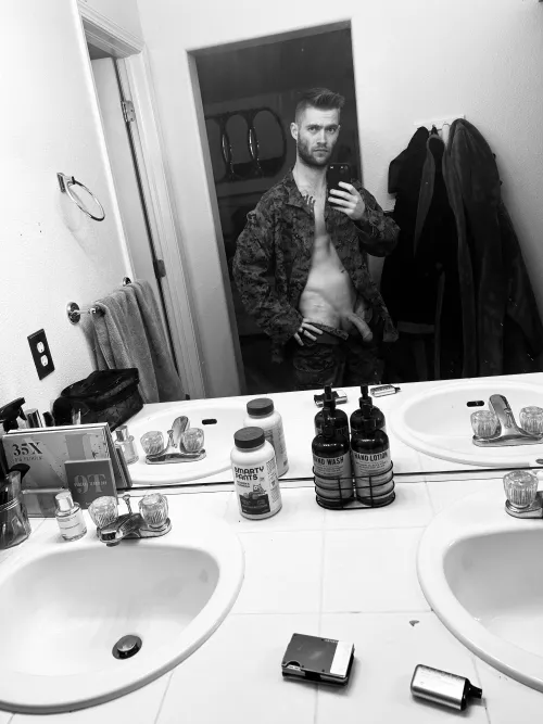 I kinda like the black and white 😂👀